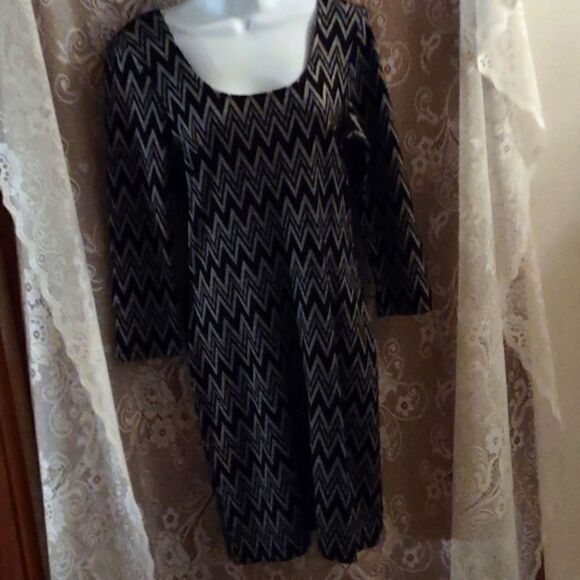 Speechless Women's Size S Black Gray Zigzag Print 3/4 Sleeve Zip back Dress‎ - Picture 1 of 9